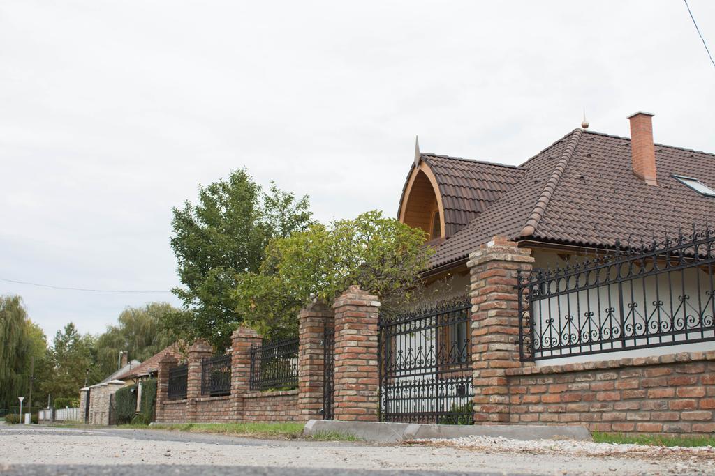 Villa Maximilian Balatonkeresztúr Extérieur photo