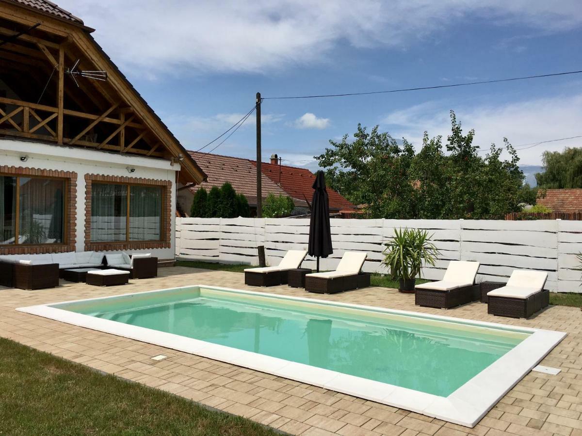 Villa Maximilian Balatonkeresztúr Extérieur photo
